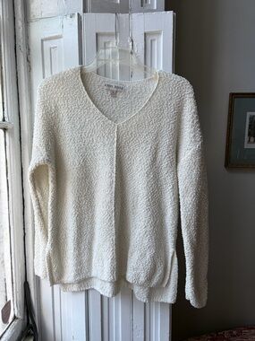 Knox Rose Ivory Bouclé V-Neck Pullover Sweater